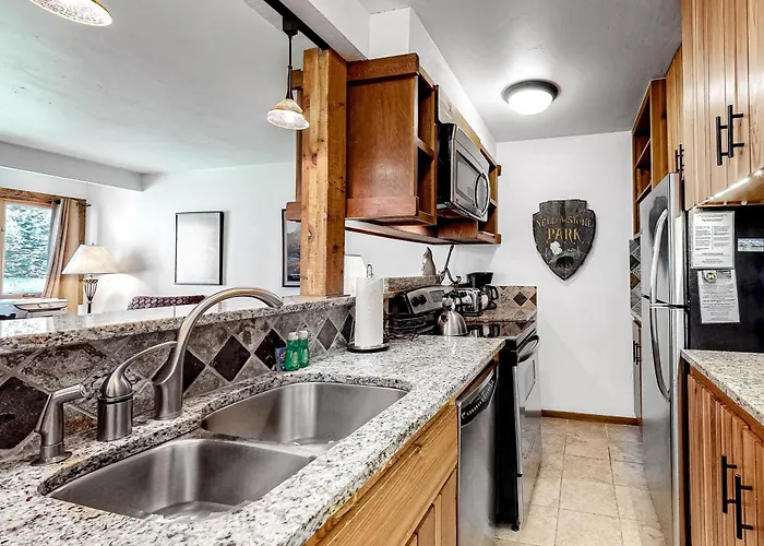 Apartment 613 Tamarack