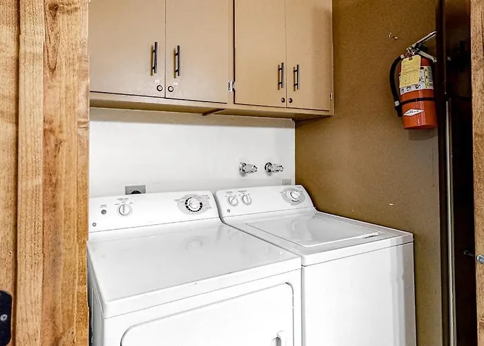 613 Tamarack Apartment *