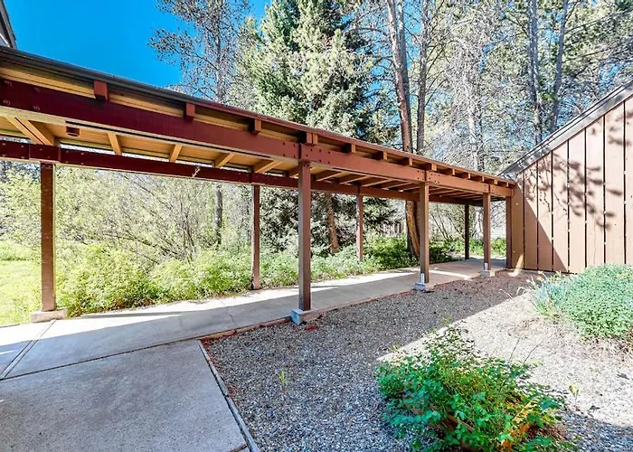 613 Tamarack Apartment
